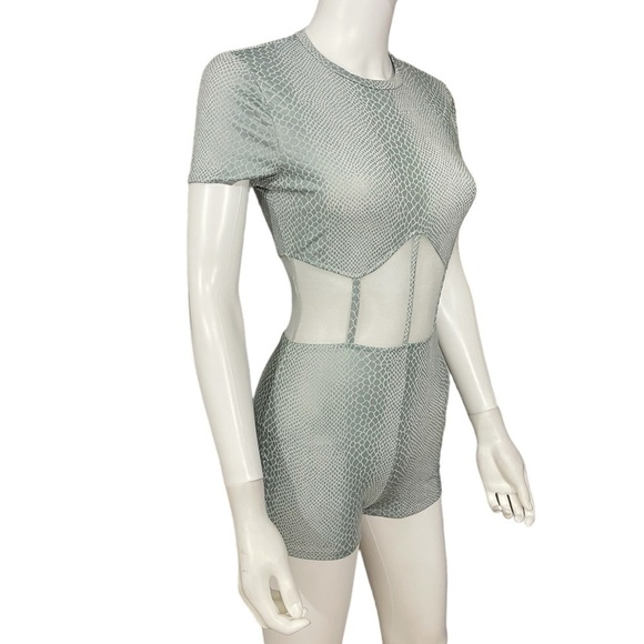 Women Romper Snake Print Mesh Shorts
New - Picture 8 of 8